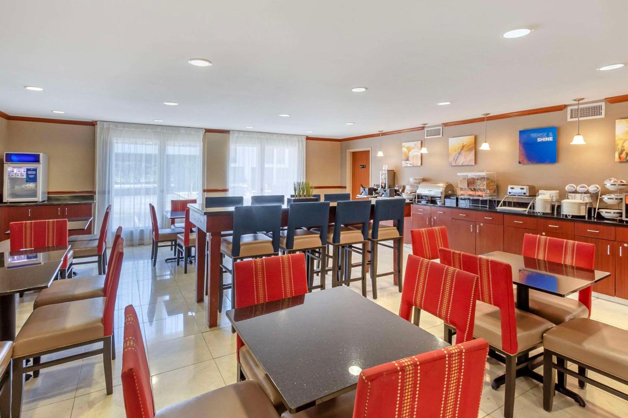 Comfort Inn & Suites Airport Convention Center Север Чарлстон Экстерьер фото