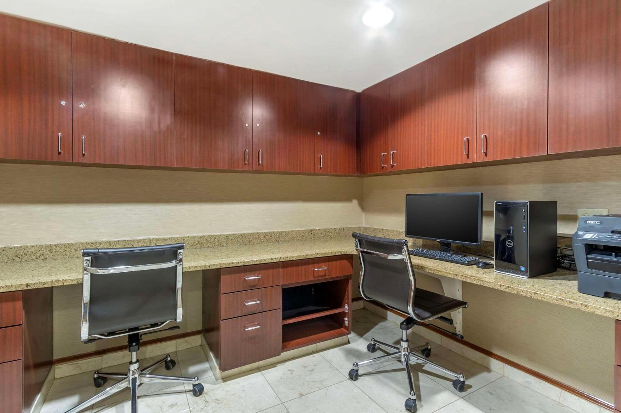 Comfort Inn & Suites Airport Convention Center Север Чарлстон Экстерьер фото