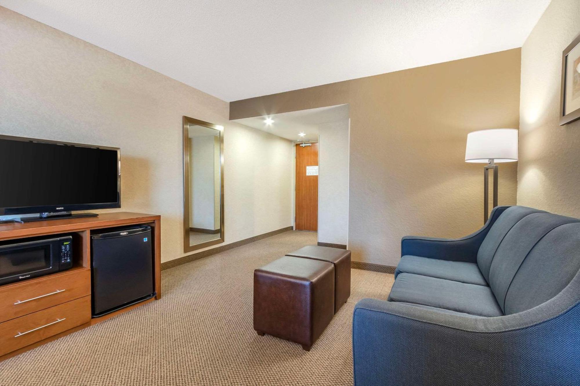 Comfort Inn & Suites Airport Convention Center Север Чарлстон Экстерьер фото