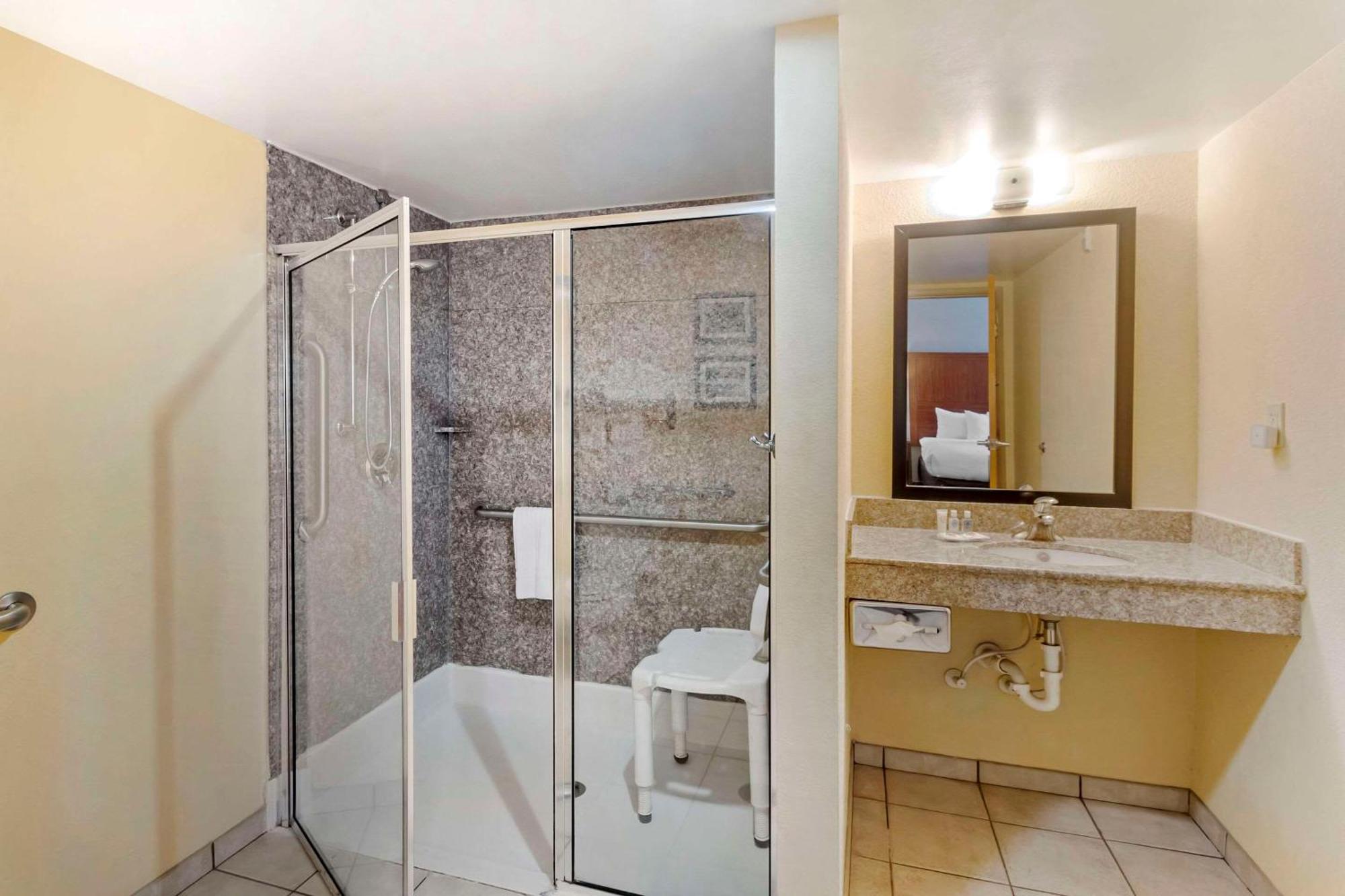 Comfort Inn & Suites Airport Convention Center Север Чарлстон Экстерьер фото