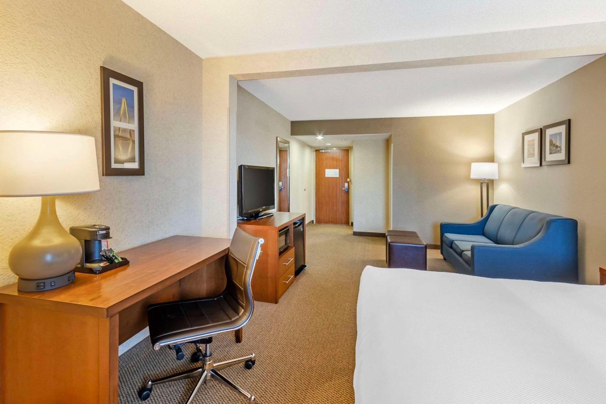 Comfort Inn & Suites Airport Convention Center Север Чарлстон Экстерьер фото