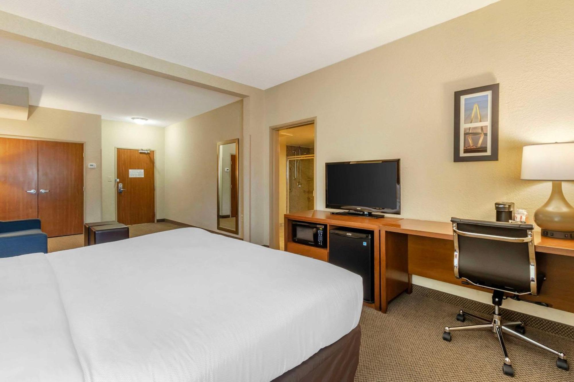 Comfort Inn & Suites Airport Convention Center Север Чарлстон Экстерьер фото