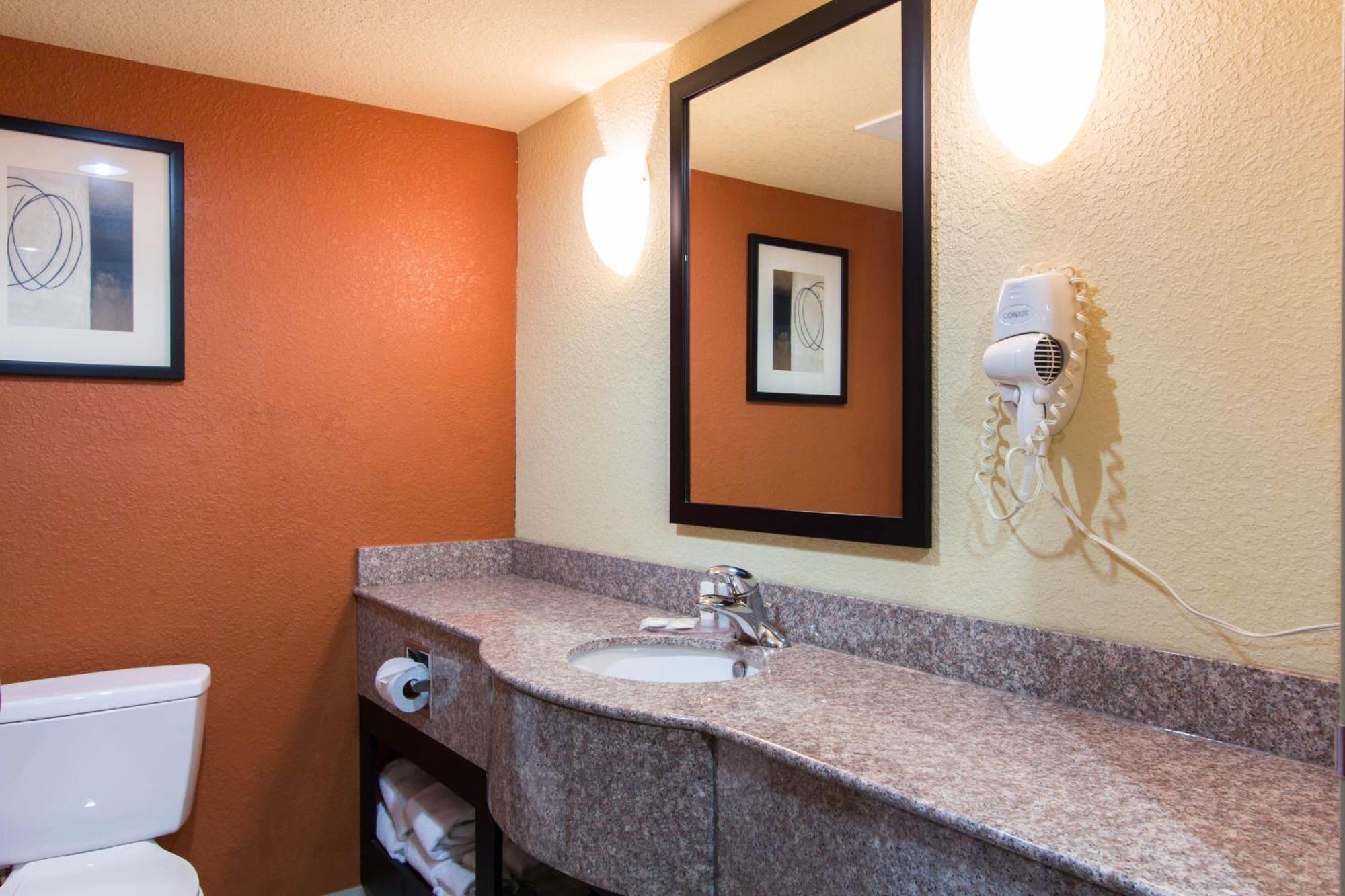 Comfort Inn & Suites Airport Convention Center Север Чарлстон Экстерьер фото